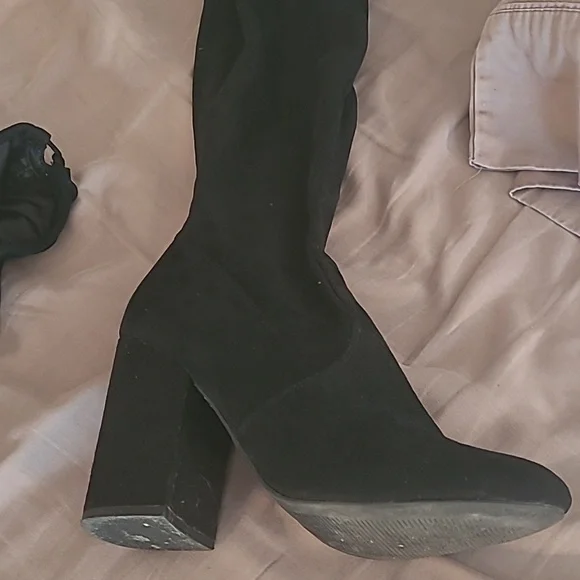 Boots - Picture 3 of 9